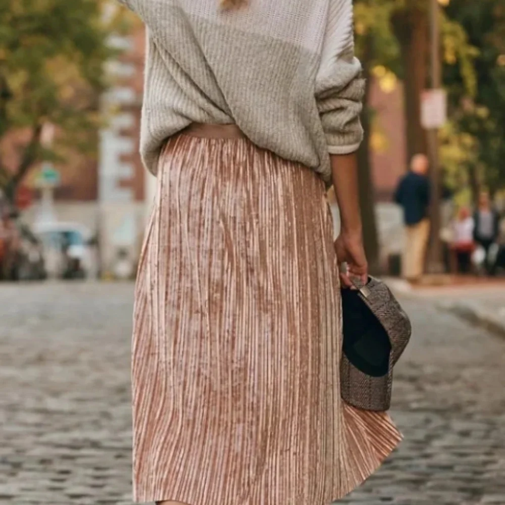 NWT Beyond Yoga Uptown Velvet Skirt - Picture 4 of 5